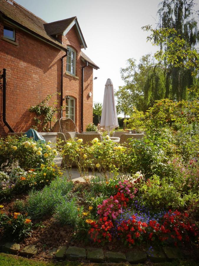 Walwyn Court Barns Villa เลดบรี ภายนอก รูปภาพ