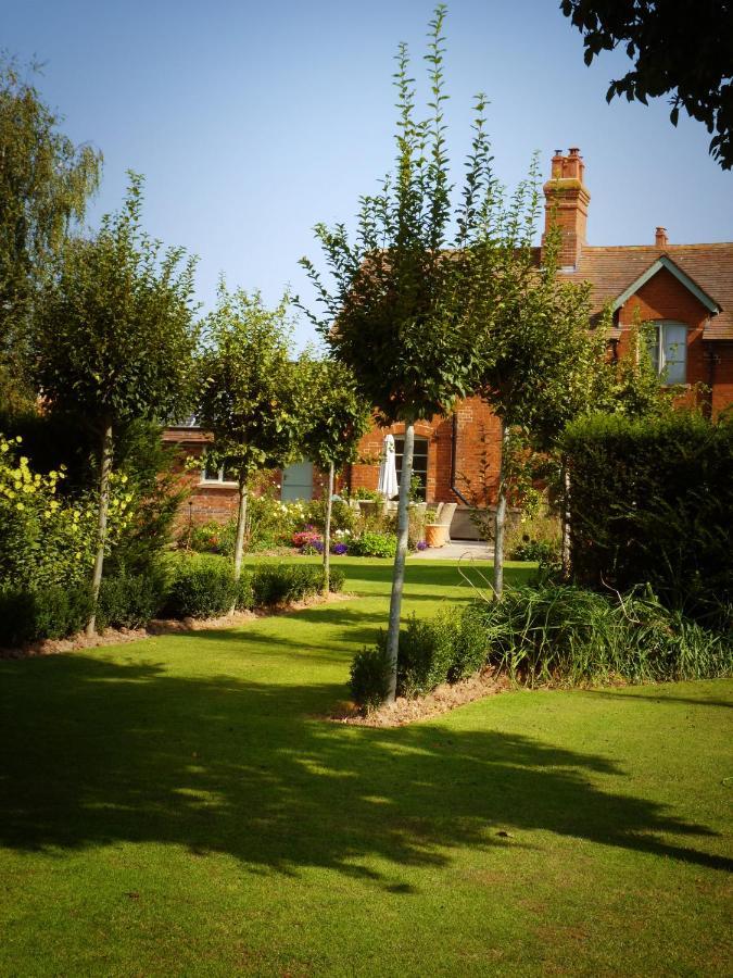 Walwyn Court Barns Villa เลดบรี ภายนอก รูปภาพ