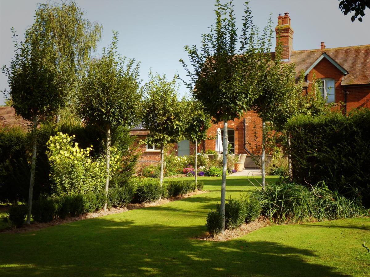 Walwyn Court Barns Villa เลดบรี ภายนอก รูปภาพ