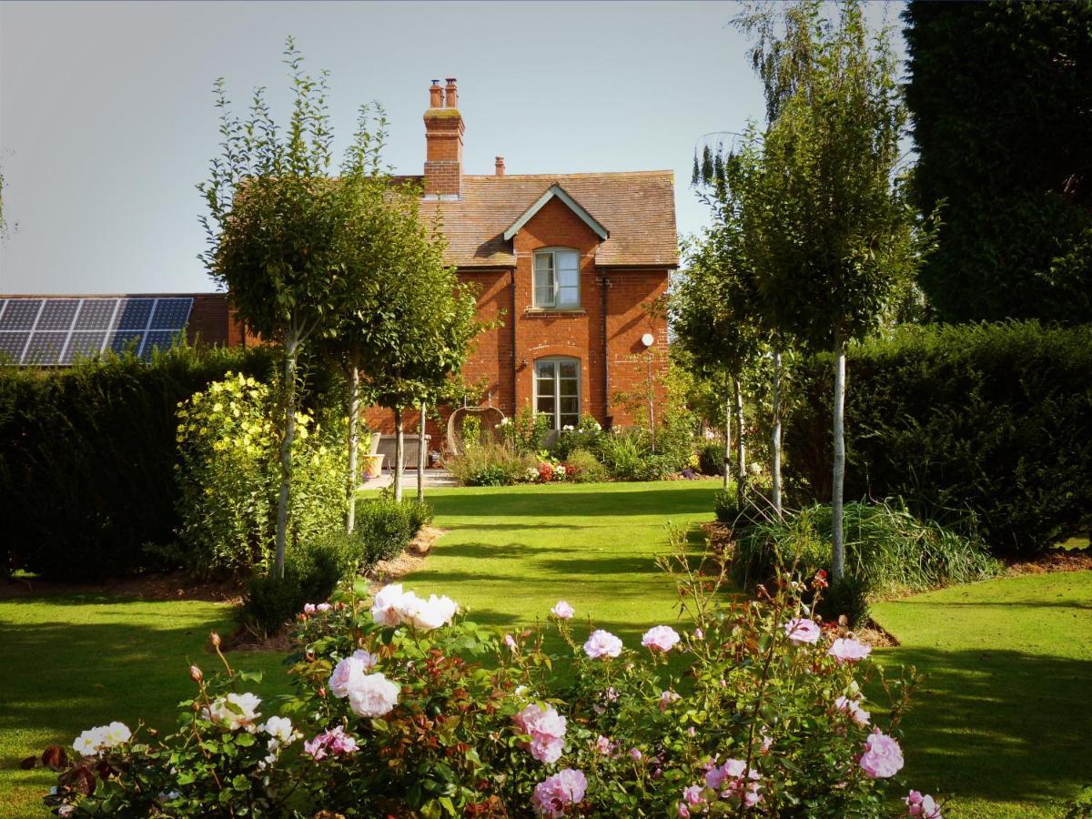 Walwyn Court Barns Villa เลดบรี ภายนอก รูปภาพ