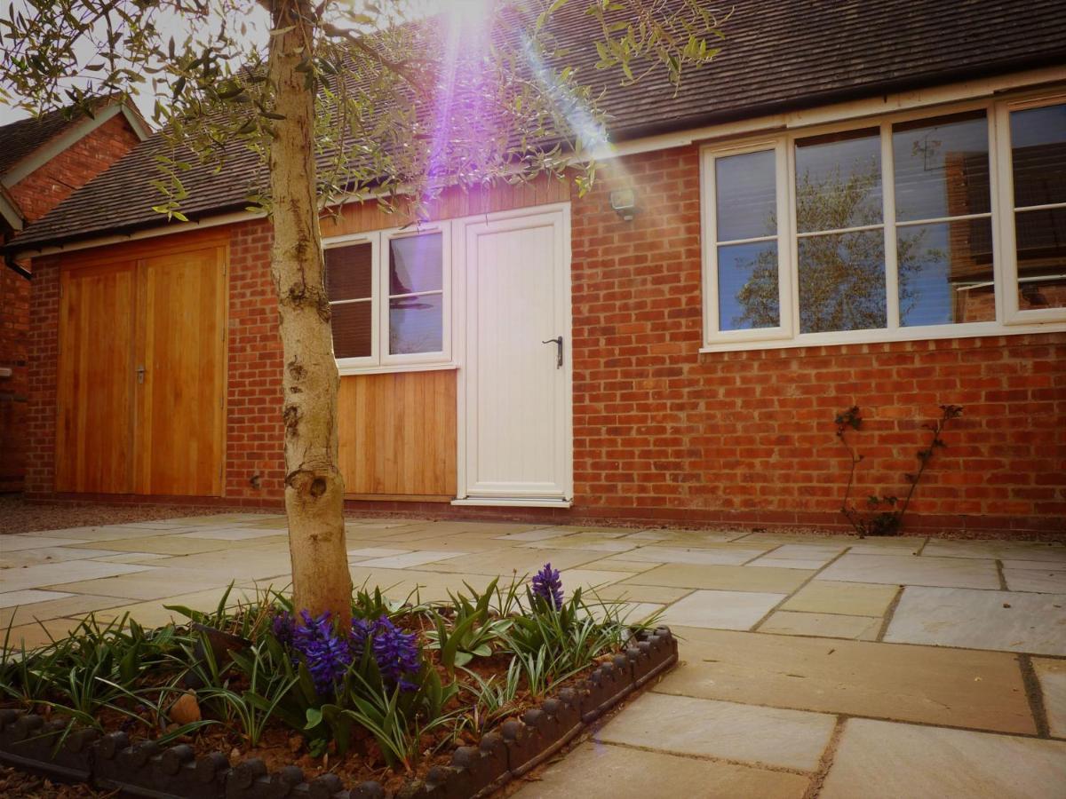 Walwyn Court Barns Villa เลดบรี ภายนอก รูปภาพ