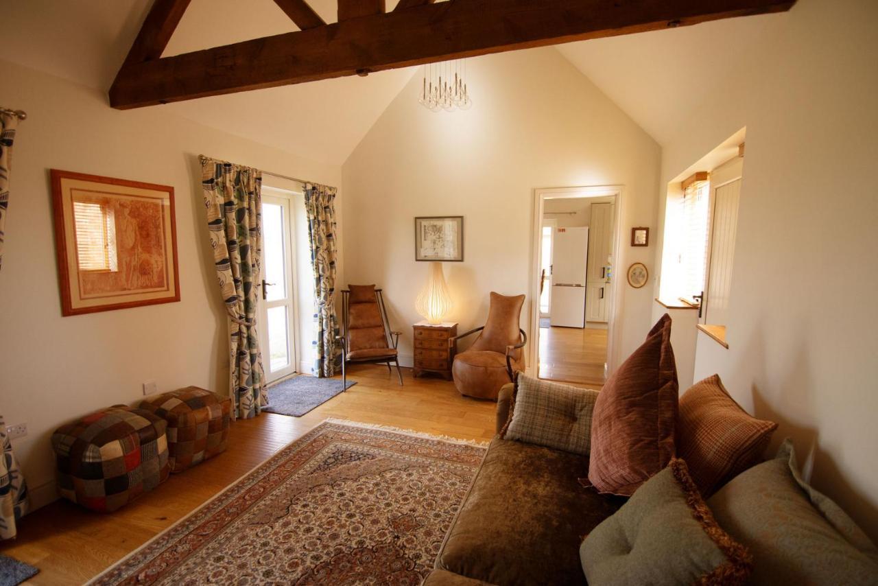 Walwyn Court Barns Villa เลดบรี ภายนอก รูปภาพ