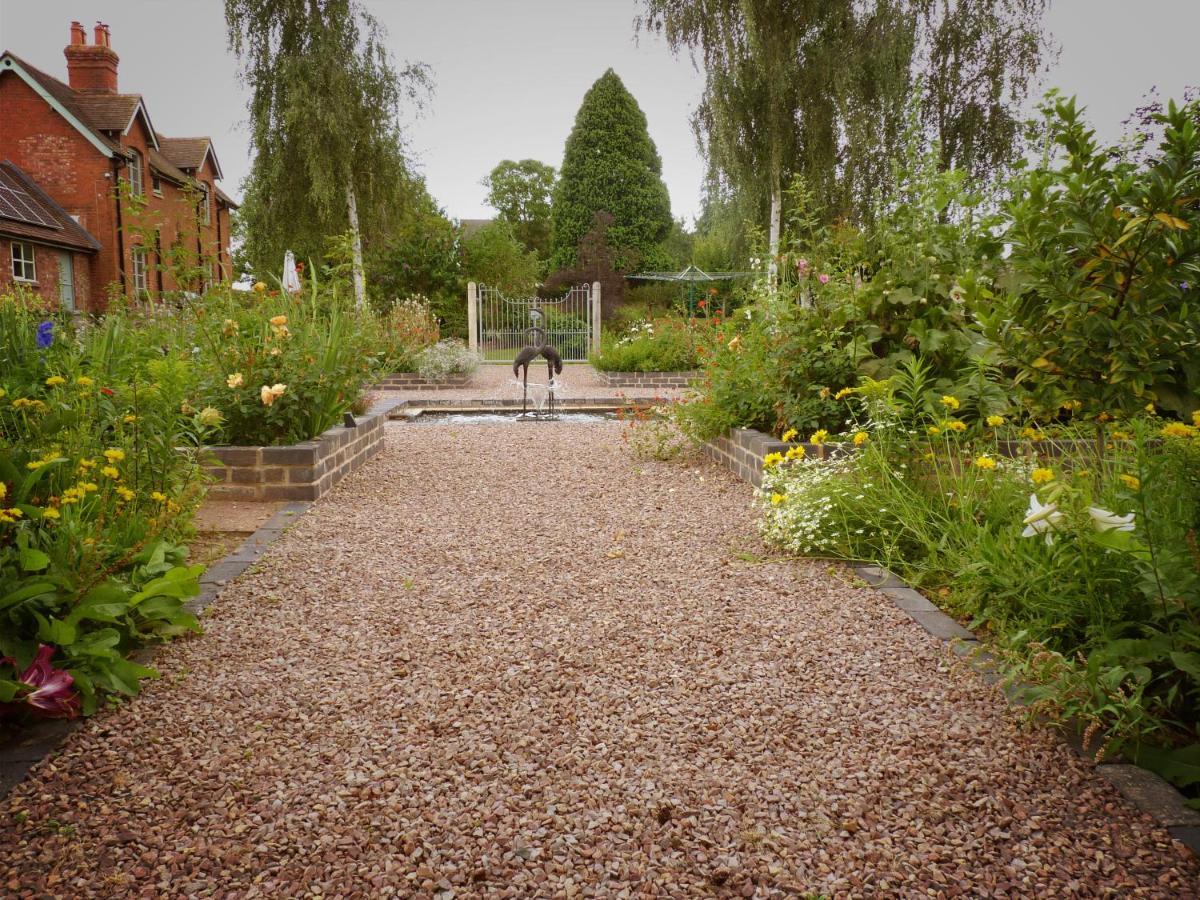 Walwyn Court Barns Villa เลดบรี ภายนอก รูปภาพ