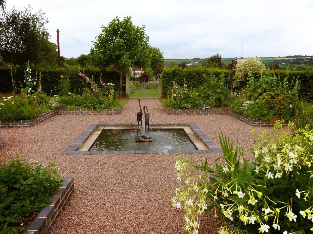 Walwyn Court Barns Villa เลดบรี ภายนอก รูปภาพ